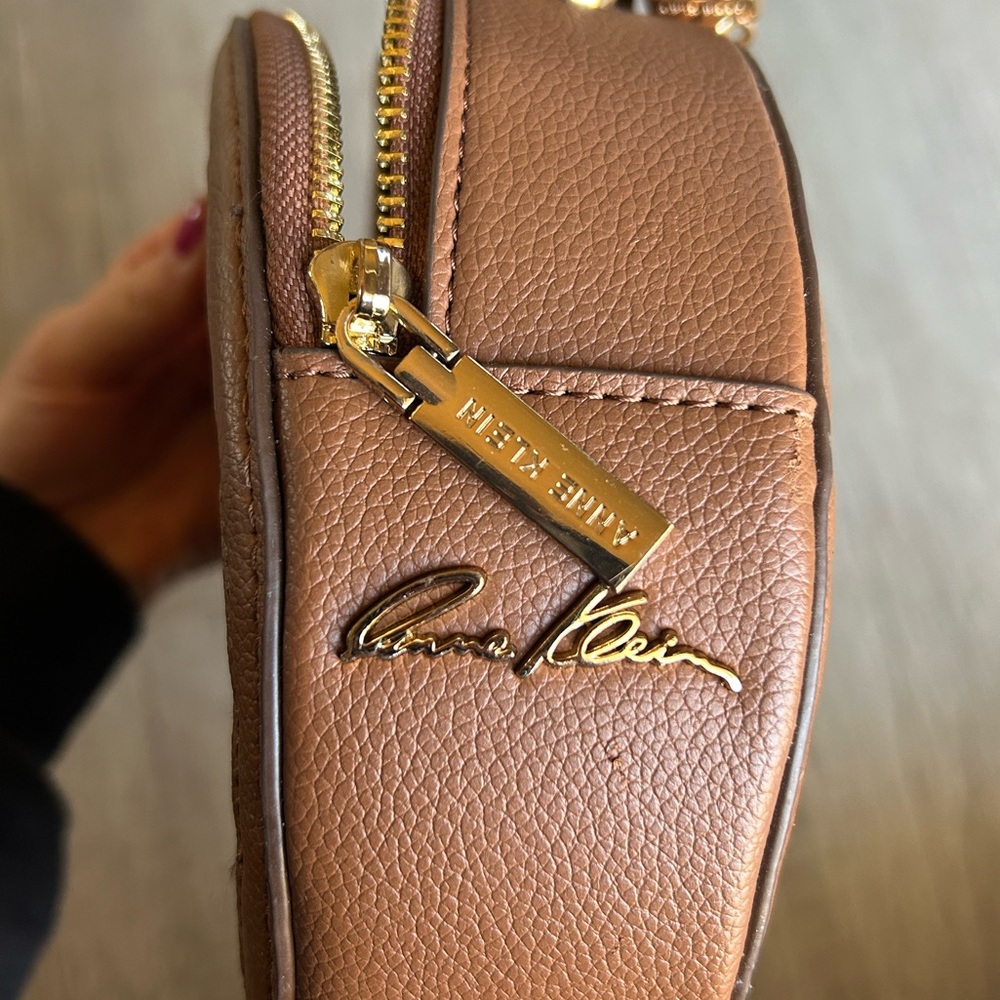 Round Purse - Picture 2 of 4